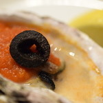 Oyster Ocean Area - アンチョビトマトソース焼き（旬の牡蠣変わり焼きプレート）