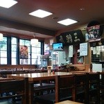 三朝庵 - 広々とした店内