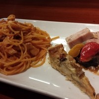 カロッツァ - 今日のウニコランチ(小盛)サラダ、パン、コーヒーが付きます。