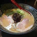 ひげ坊主 - H.27.11.16.昼 みそとんこつらぁめん(太麺) 750円