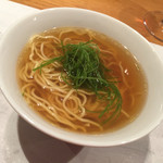 じどりや 穏座 - 特製ラーメン。カウンター席。