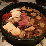 じどりや 穏座 - 東京軍鶏と松茸のすき焼き。お座敷席。