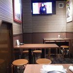 バルコタツヤ - 店内テーブル席