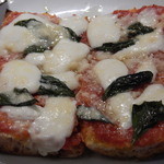 バルコタツヤ - マルゲリータのバケットピザ