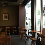 タリーズコーヒー - 窓際の店内