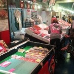 echizenwakasanosakanayasammasuyone - 店舗スタッフさんによる販売風景です。