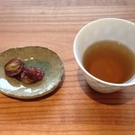 星のや富士 - 勝沼産干しぶどう・野草茶