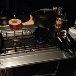 星のや富士 - 1日4組8名限定のクラウドキッチンは、１組に1台の専用オーブンが用意されてそばでシェフと一緒に調理します