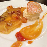 柿とシナモンジェラートのクレープ