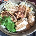 華屋与兵衛 - 皆様こんにちは。
            牡蠣鍋定食
            いただきました。
            みそ味で
            あったまりました。