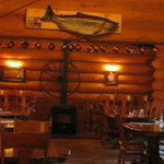 アラスカ - 店内写真、あまりうまくは撮れていませんが（汗）冬場は暖炉に火が灯りイイ雰囲気が出ます☆