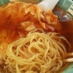 きょう和はんてん - 麺もコシが有って醤油スープとカニ玉に良く絡んで旨い。