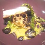 ル・ヴァンキャトル - カンパチのポワレ　トランペット茸とサフランソース