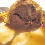 ル・ヴァンキャトル - ペルドローもも肉のパイ皮包み　断面