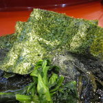 家系総本山 ラーメン 吉村家 - 上物の海苔。風味、厚み、バツグンにウマいんです！