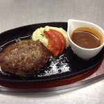ビストロアンリ - 黒毛牛鉄板焼きハンバーグ（９９０円）