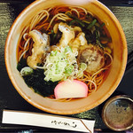 そば処 和 - 秋の季節限定 キノコ天ぷらと山菜の温そば¥850