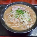 みそらーめん 790円（あっさりしていますがコクがあります。油や塩分が控えめ。）