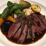 ビストロモナミ - 仏 ソローニュ産コロベーニュのロティ
      真鴨のロティです。
      ソースの深みがGOOD