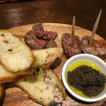 ビストロモナミ - アミューズに鶏のハートとレバー