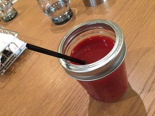 ケヤキカフェ - この日はニンジン&りんごを低速ジューサーにかけたコールドプレスジュース…おいしいけど…800円(￣∀￣；)