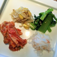 焼肉 べこ亭 たまプラーザ本店 - キムチとナムル
