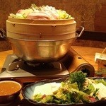 個室居酒屋 美濃や - せいろ鍋は、ポン酢ジュレをのせながらいただくのが当店流