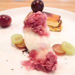 ビストロアム - ランチコース 3888円 の葡萄のローストとグラニテ パンペルジュとクレームブリュレ ヨーグルトのアイスクリーム