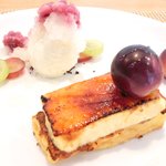 ビストロアム - ランチコース 3888円 の葡萄のローストとグラニテ パンペルジュとクレームブリュレ ヨーグルトのアイスクリーム