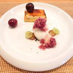 ビストロアム - ランチコース 3888円 の葡萄のローストとグラニテ パンペルジュとクレームブリュレ ヨーグルトのアイスクリーム