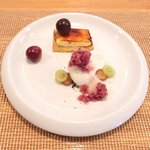 ビストロアム - ランチコース 3888円 の葡萄のローストとグラニテ パンペルジュとクレームブリュレ ヨーグルトのアイスクリーム