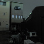 スクオーレ - 駐輪場はお店の裏側にあります