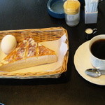 ウイング - コーヒー（350円）、モーニングサービス（トースト、ゆで卵）