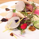 ビストロアム - ランチコース 3888円 の燻製香る冷製大根 2種のバルサミコソース