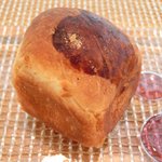 ビストロアム - ランチコース 3888円 のパン、柚子バター