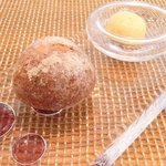 ビストロアム - ランチコース 3888円 のパン、柚子バター