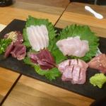 鶏料理ひとりひとり - 刺身盛り合わせ３人前１９００円