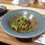 鶏料理ひとりひとり - お通しはモツ煮込み