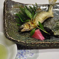 草庵 - 稚鮎の塩焼き、あしたばのさつま揚げ