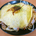 虎之介 - オムのせ焼きそば 680円