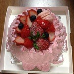 ケーキハウス・アプリコット - 赤いデコレーションケーキ