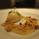 ラ・トルテュ - 洋梨のコンポート・焦がしバターのアイスクリーム