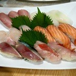 海鮮茶屋 - お寿司も出て来ました。＼(^o^)／