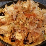 お好焼き 鉄板焼 と - 上から青のりとかつをぶし