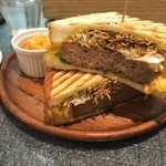 Gontoransheriekafe - 分厚いハンバーグ♪