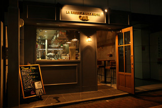 (La Fabbrica Della Pasta) Quel - 手打ちパスタの製麺が外から見えます