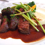 ラトラス - 2010.６月　和牛フィレ肉のポワレとフォアグラのフラン　赤ワインポルトソース