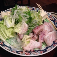 土佐料理 祢保希 新宿店 - クエ鍋（最初に写真撮り忘れて１回目、鍋に投入後）。