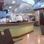 SORA ＣＡＦＥ - 注文した品は手際良く店員の方が用意してカウンター越しに渡してくれますよ。 