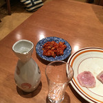 北上ホルモン店 - チャンジャを肴に日本酒